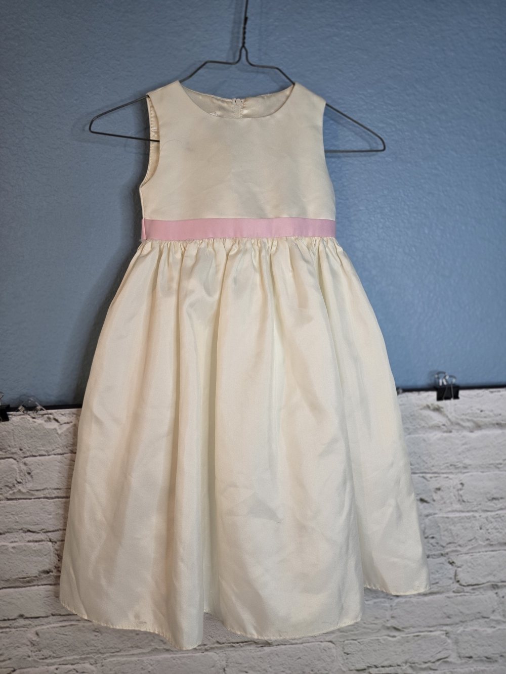 Cinderella Brand Cream Formal Dress with Pink Waistband Sz 4/4T